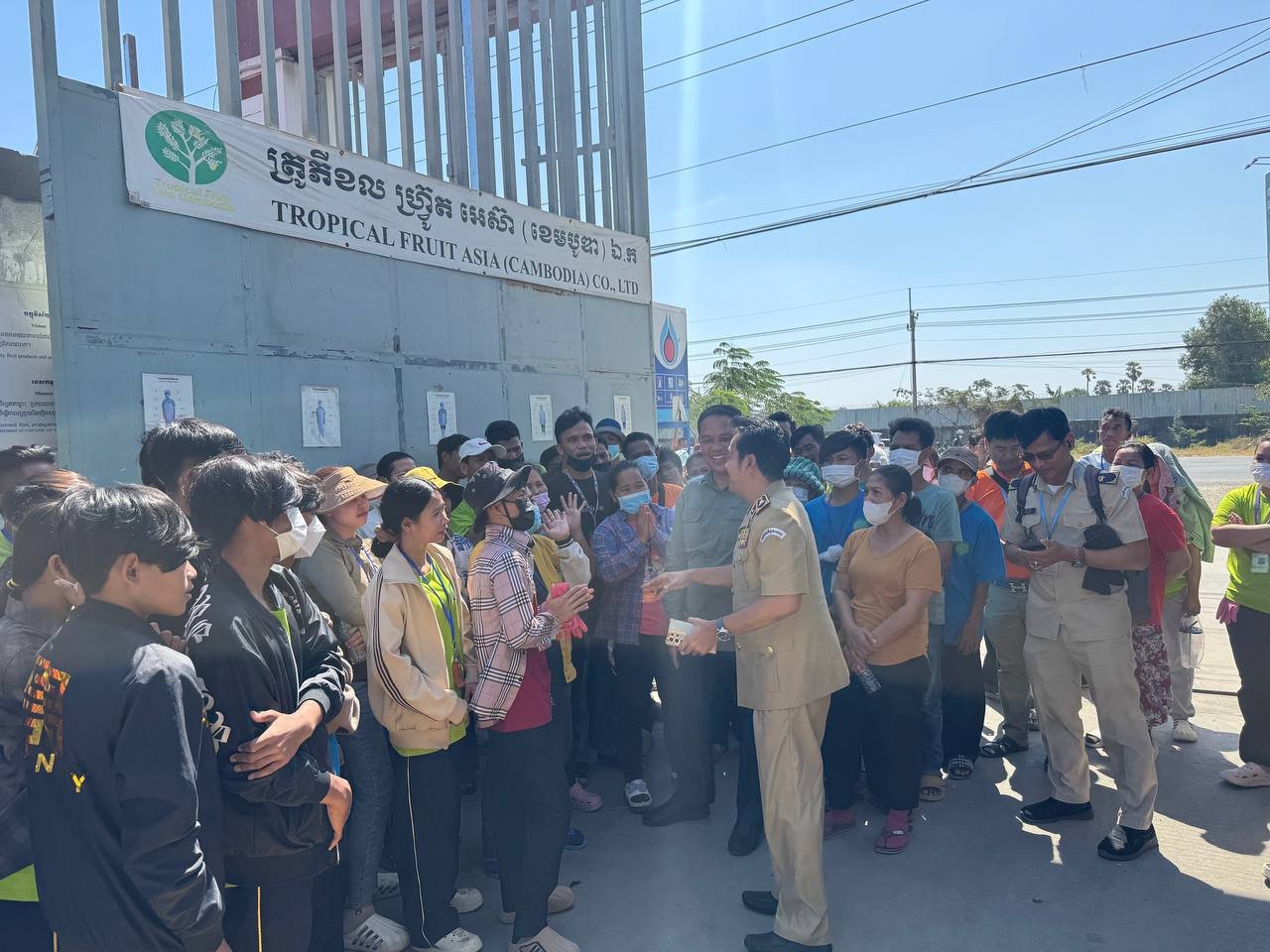 កម្មករ២០០នាក់ធ្វើការនៅរោងចក្រត្រូភីខល តវ៉ាប្រឆាំងការប្ដូរថ្ងៃឈប់សម្រាកពីថ្ងៃអាទិត្យ